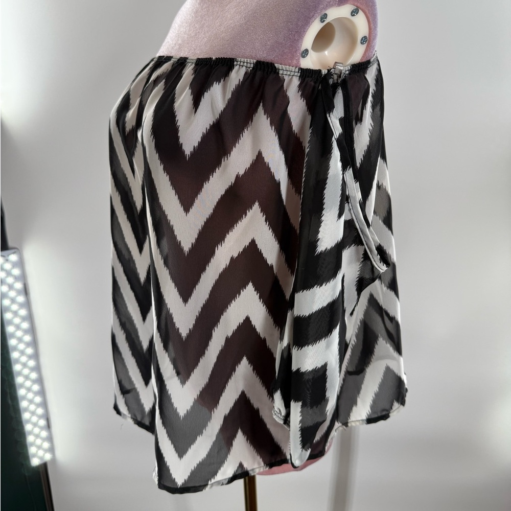 EUC Brenda’s Chevron Blouse - Picture 4 of 9